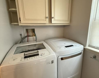 3059 Huntington Circle - Photo Thumbnail 8