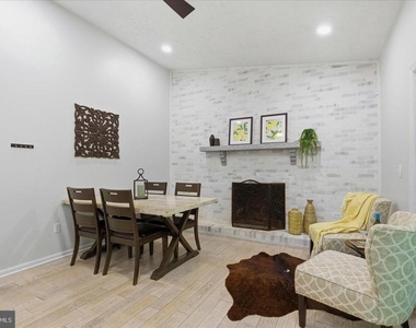 3693 Brookeside Drive - Photo Thumbnail 2