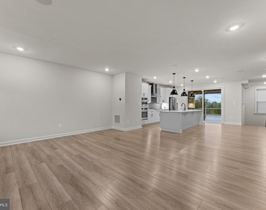 13721 Hunt Valley Court - Photo Thumbnail 11