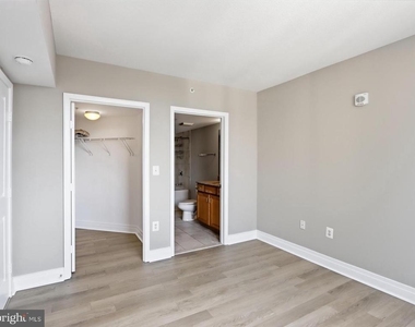 414 Water Street - Photo Thumbnail 9