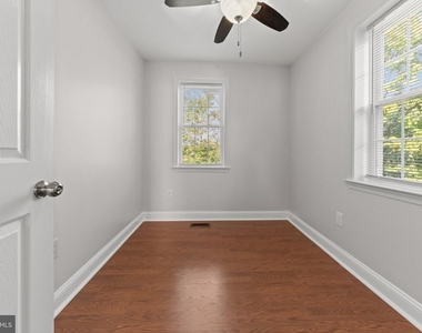 5922 Cedonia Avenue - Photo Thumbnail 11