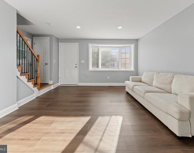 5922 Cedonia Avenue - Photo Thumbnail 3