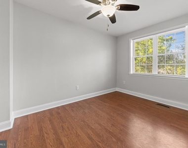 5922 Cedonia Avenue - Photo Thumbnail 12