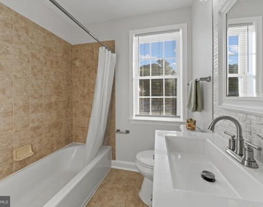 5922 Cedonia Avenue - Photo Thumbnail 8