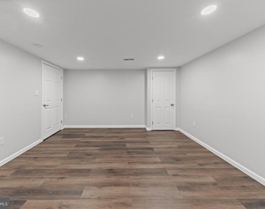 5922 Cedonia Avenue - Photo Thumbnail 16