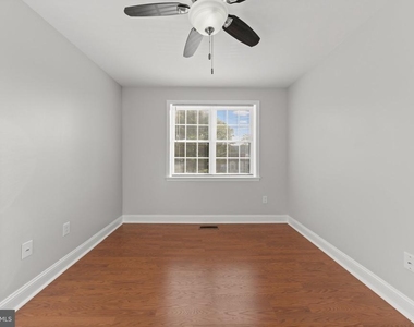 5922 Cedonia Avenue - Photo Thumbnail 10