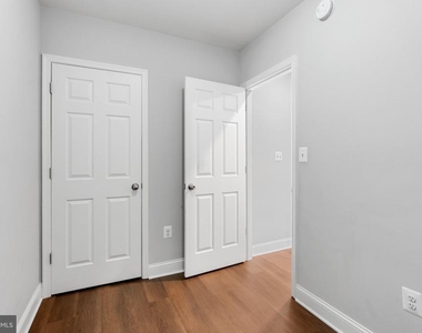 539 W 27th Street W - Photo Thumbnail 22