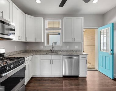 539 W 27th Street W - Photo Thumbnail 11