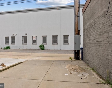 539 W 27th Street W - Photo Thumbnail 29