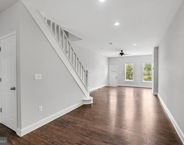 539 W 27th Street W - Photo Thumbnail 7