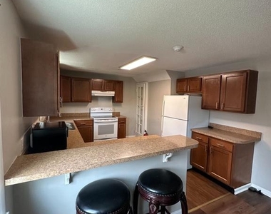 32 West Street - Photo Thumbnail 4