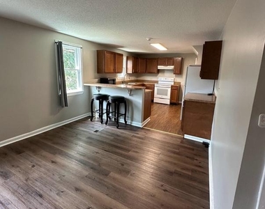 32 West Street - Photo Thumbnail 2