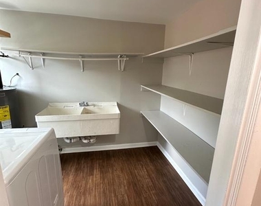 32 West Street - Photo Thumbnail 15