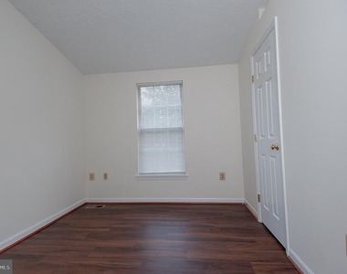 2407 Bolton Lane - Photo Thumbnail 12