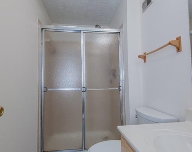 2407 Bolton Lane - Photo Thumbnail 4