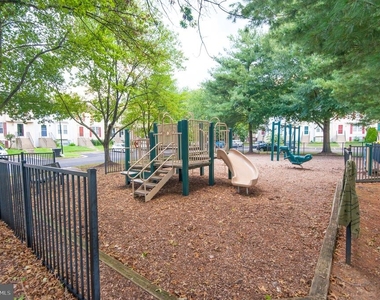 2407 Bolton Lane - Photo Thumbnail 38