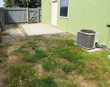 809 Bracewood Cir - Photo Thumbnail 7