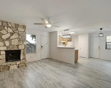 809 Bracewood Cir - Photo Thumbnail 2