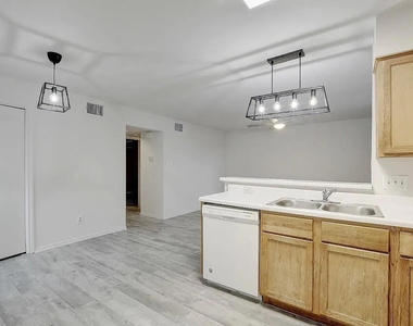 809 Bracewood Cir - Photo Thumbnail 1