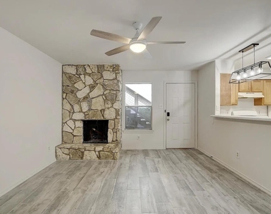 809 Bracewood Cir - Photo Thumbnail 3