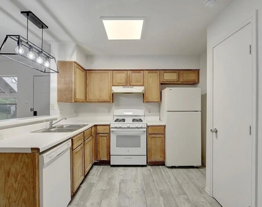 809 Bracewood Cir - Photo Thumbnail 4