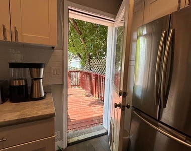 1914 D Street Ne - Photo Thumbnail 4