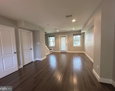 1914 D Street Ne - Photo Thumbnail 6