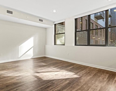 4000 Wisconsin Avenue Nw - Photo Thumbnail 2