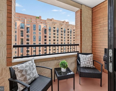 400 Massachusetts Avenue Nw - Photo Thumbnail 1