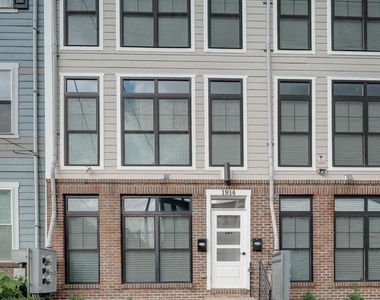 1914 Capitol Avenue Ne - Photo Thumbnail 1