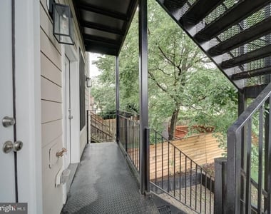 1914 Capitol Avenue Ne - Photo Thumbnail 38