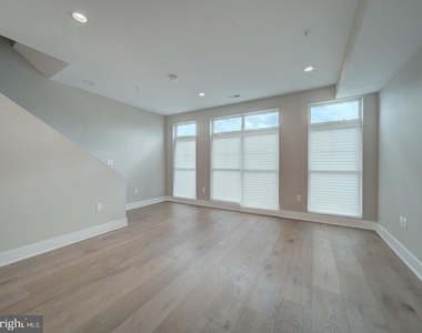 1914 Capitol Avenue Ne - Photo Thumbnail 14