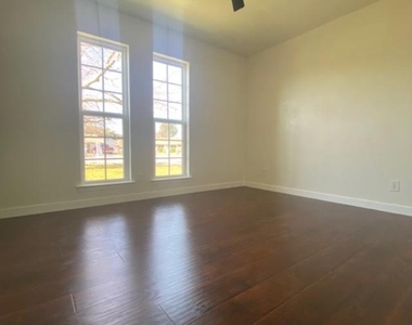2104 Beta Cir - Photo Thumbnail 6