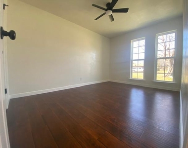 2104 Beta Cir - Photo Thumbnail 7