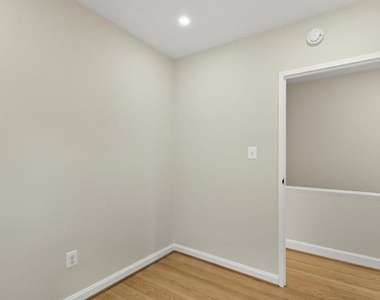 5916 8th Street Ne - Photo Thumbnail 9