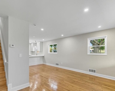 5916 8th Street Ne - Photo Thumbnail 5