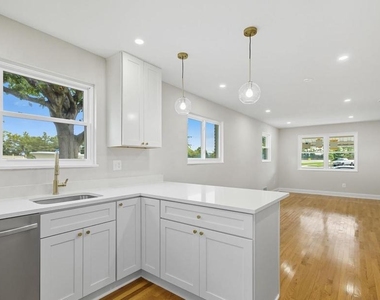 5916 8th Street Ne - Photo Thumbnail 3