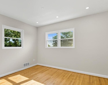 5916 8th Street Ne - Photo Thumbnail 12