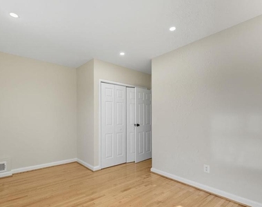 5916 8th Street Ne - Photo Thumbnail 13