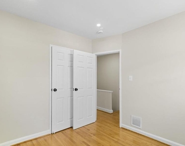 5916 8th Street Ne - Photo Thumbnail 10