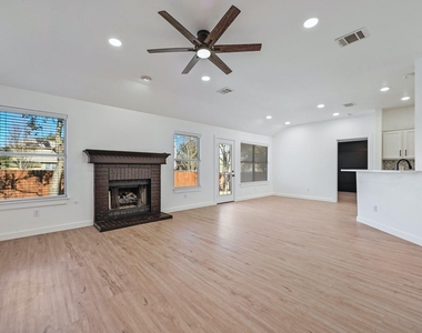 2738 Winding Brook Dr - Photo Thumbnail 5