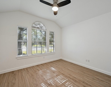 2738 Winding Brook Dr - Photo Thumbnail 20