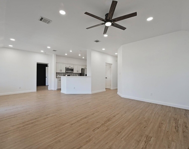 2738 Winding Brook Dr - Photo Thumbnail 7