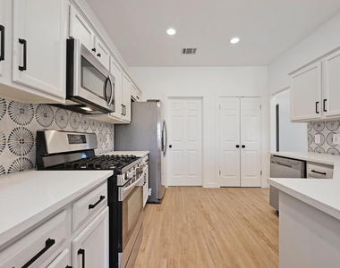 2738 Winding Brook Dr - Photo Thumbnail 12