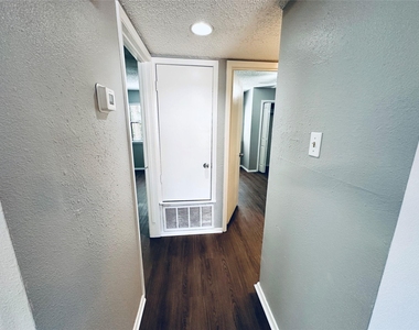 5500 Rose Hill Cir - Photo Thumbnail 10