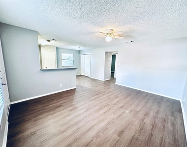 5500 Rose Hill Cir - Photo Thumbnail 9