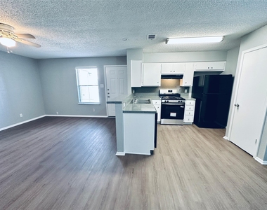 5500 Rose Hill Cir - Photo Thumbnail 7
