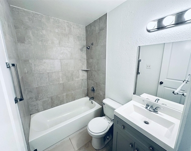 5500 Rose Hill Cir - Photo Thumbnail 14