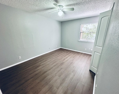 5500 Rose Hill Cir - Photo Thumbnail 17