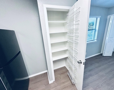 5500 Rose Hill Cir - Photo Thumbnail 5